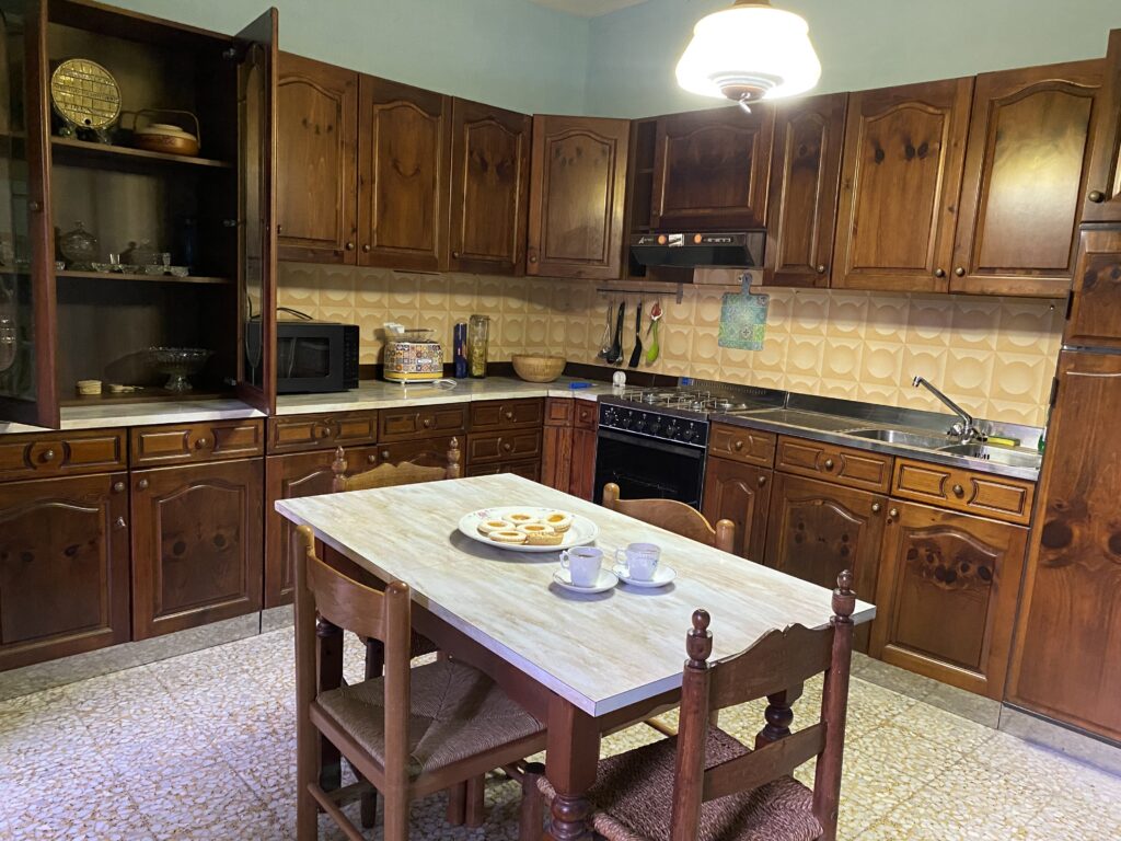 kitchen showing units and sink